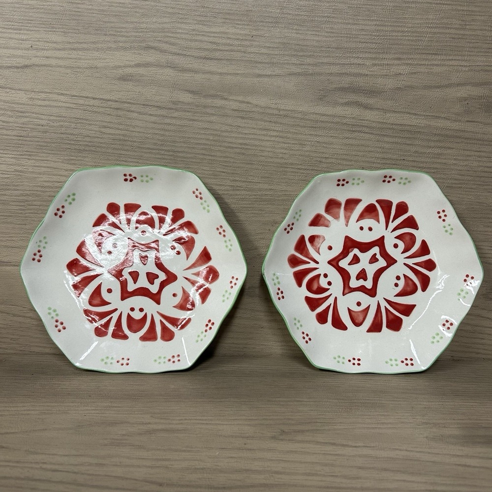 Temptations Winter Garden Green Red Snowflakes 2 PLATES 7 inch diameter